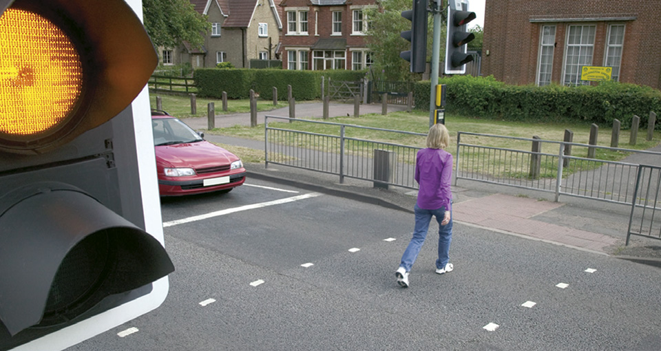 Rule 196: Allow pedestrians to cross when the amber light is flashing